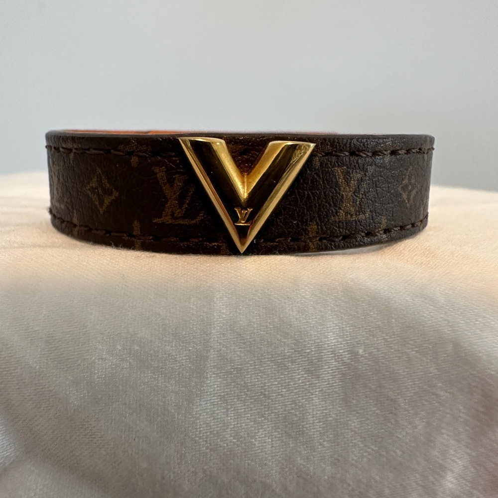 Brown leather bracelet